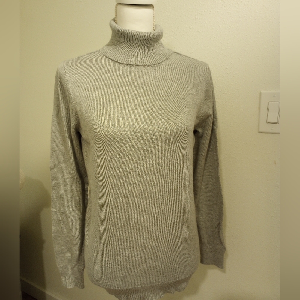 Joseph A. Luxe Gray Turtleneck, Sz M